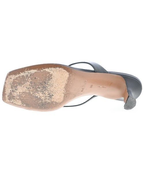 Neous รองเท้าแตะ