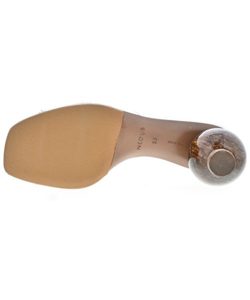 Neous รองเท้าแตะ