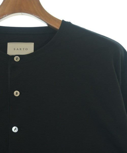 SARTO เสื้อยืด/เสื้อท็อปส์
