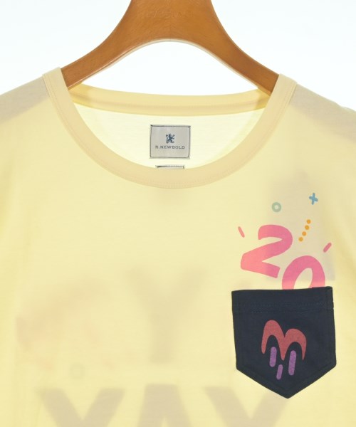 R.NEWBOLD เสื้อยืด/เสื้อท็อปส์