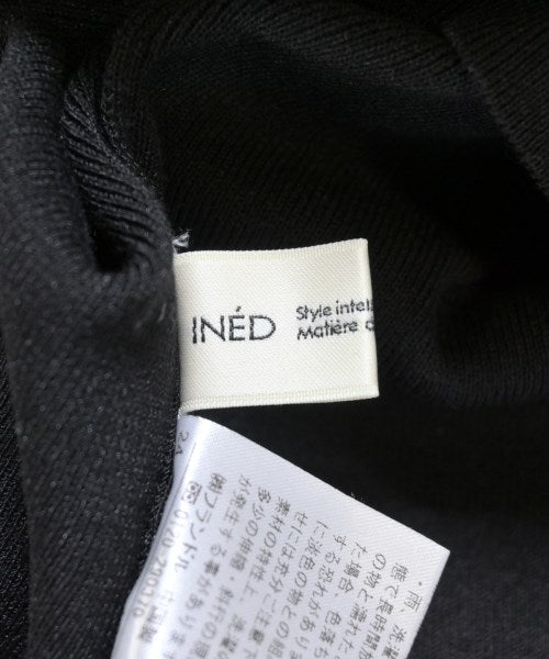 INED เสื้อแขนกุด