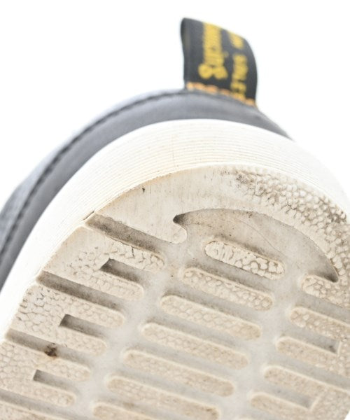 Dr.Martens รองเท้าผ้าใบ