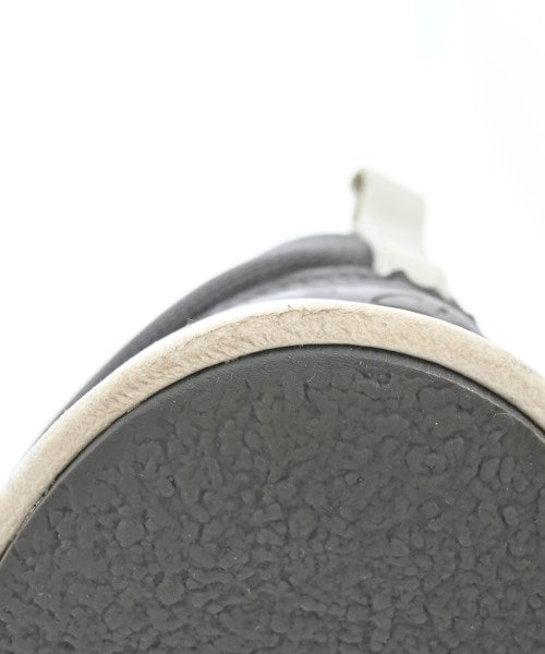 clarks รองเท้าผ้าใบ