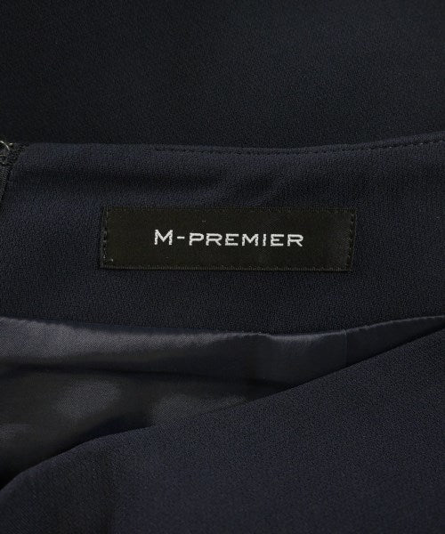 M-PREMIER กระโปรงยาวถึงเข่า