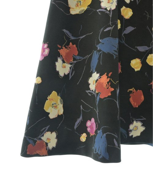 QUEENS COURT กระโปรงยาวถึงเข่า