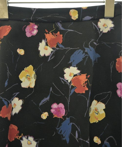 QUEENS COURT กระโปรงยาวถึงเข่า