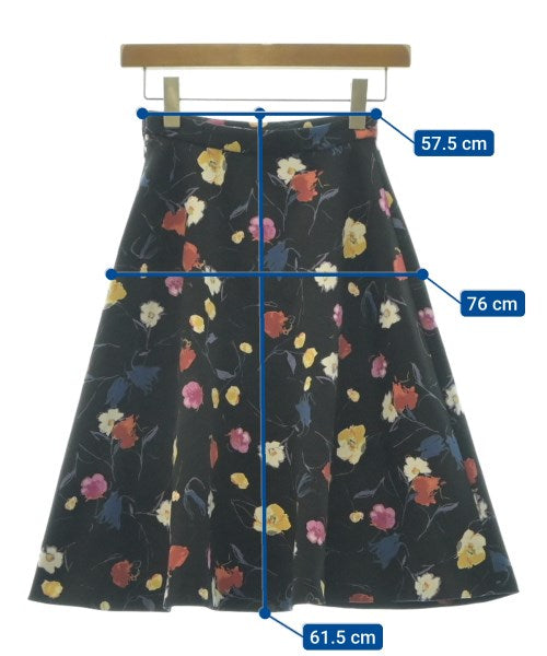 QUEENS COURT กระโปรงยาวถึงเข่า