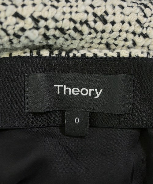Theory กระโปรงยาวถึงเข่า