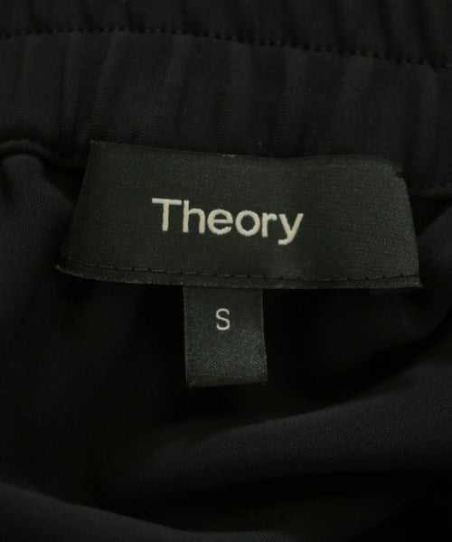 Theory กระโปรงยาวถึงเข่า