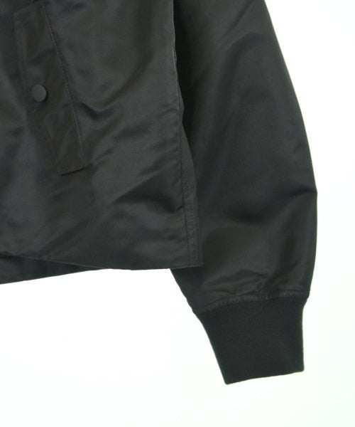 Theory แจ็คเก็ตเบลาส์