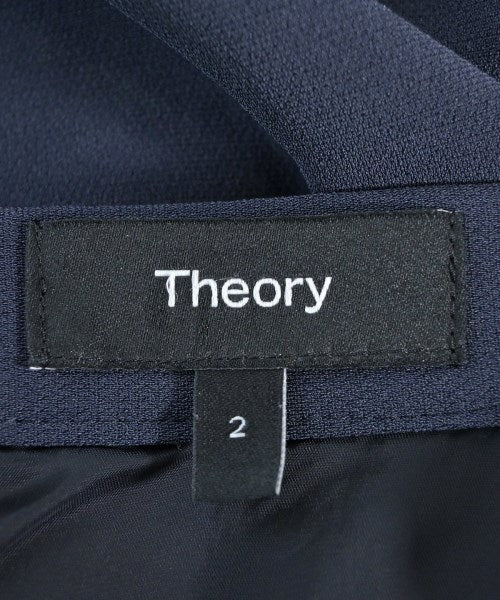 Theory กระโปรงยาวถึงเข่า