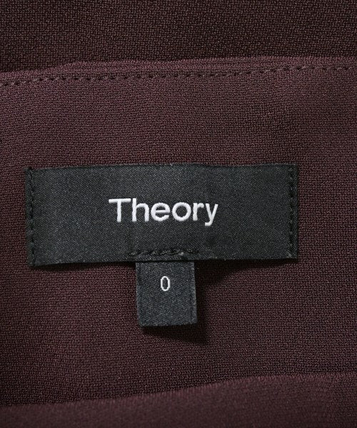 Theory กระโปรงยาวถึงเข่า