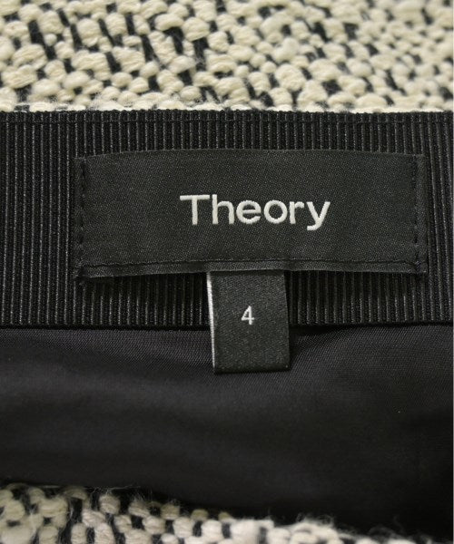 Theory กระโปรงยาวถึงเข่า