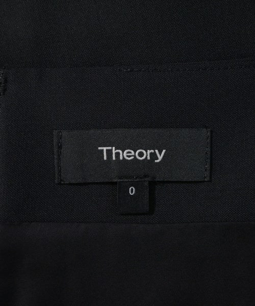 Theory กระโปรงยาวถึงเข่า