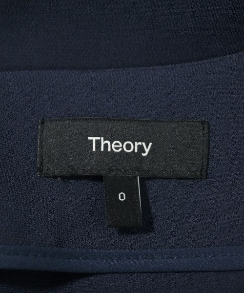 Theory กระโปรงยาวถึงเข่า