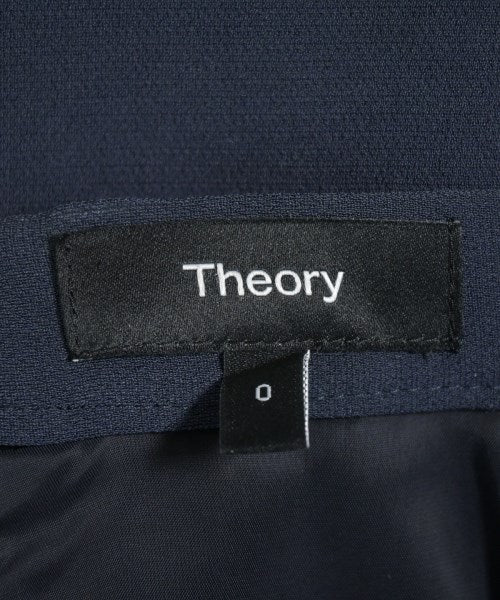 Theory กระโปรงยาวถึงเข่า