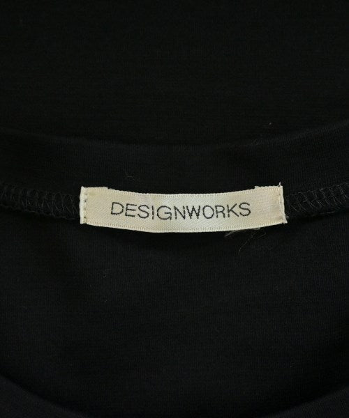 DESIGNWORKS เสื้อยืด/เสื้อท็อปส์