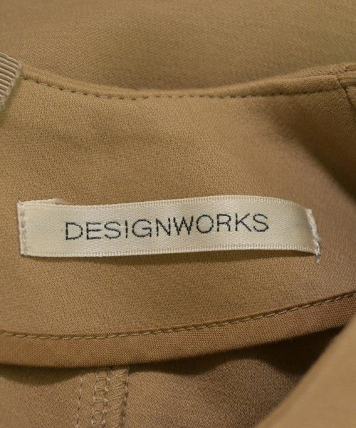 DESIGNWORKS เสื้อยืด/เสื้อท็อปส์