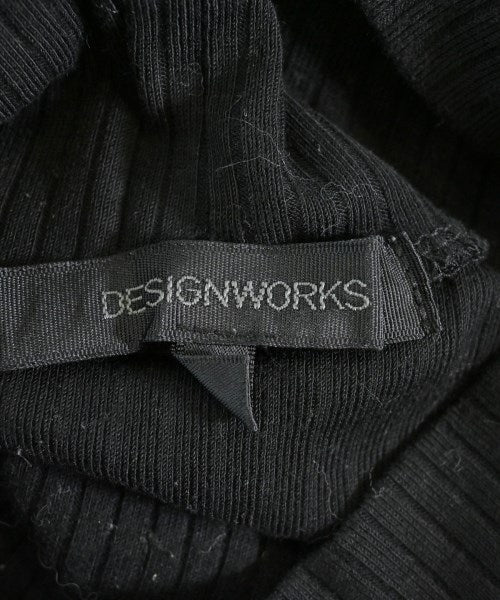 DESIGNWORKS เสื้อยืด/เสื้อท็อปส์