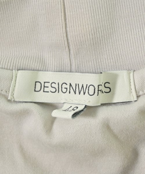 DESIGNWORKS เสื้อยืด/เสื้อท็อปส์