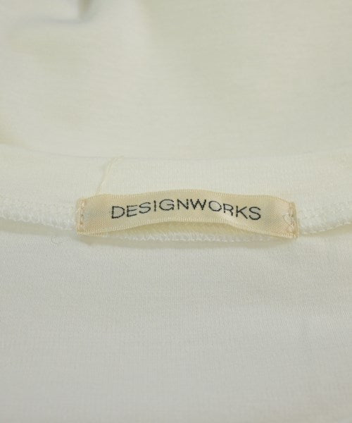 DESIGNWORKS เสื้อยืด/เสื้อท็อปส์