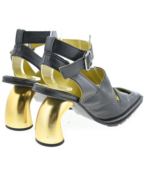 MANA รองเท้าส้นสูง