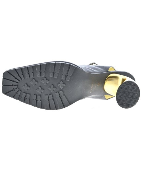 MANA รองเท้าส้นสูง