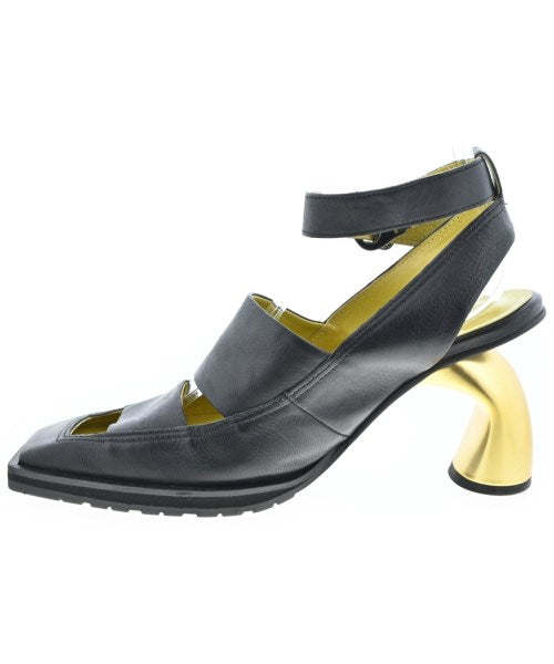 MANA รองเท้าส้นสูง