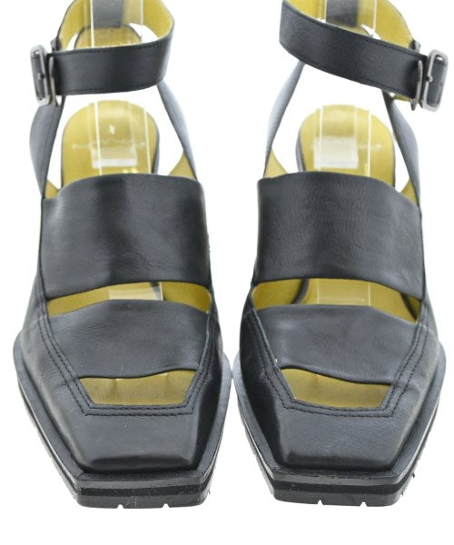 MANA รองเท้าส้นสูง