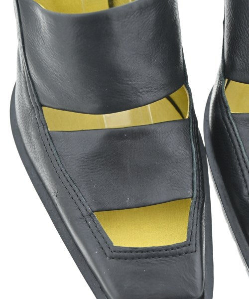 MANA รองเท้าส้นสูง