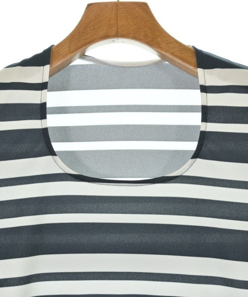 COUP DE CHANCE เสื้อยืด/เสื้อท็อปส์