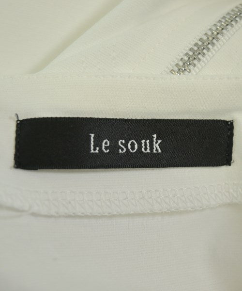 Le souk เสื้อยืด/เสื้อท็อปส์