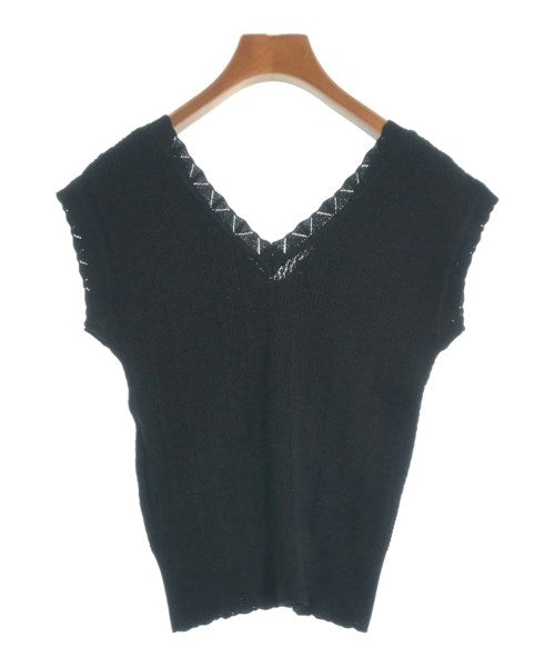 GRACE CONTINENTAL เสื้อแขนกุด