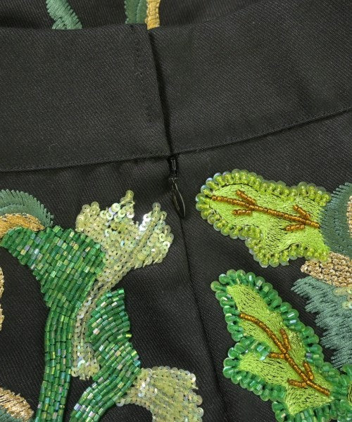 GRACE CONTINENTAL กระโปรงยาวถึงเข่า