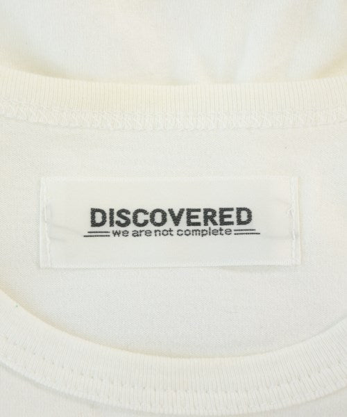 DISCOVERED เสื้อยืด/เสื้อท็อปส์