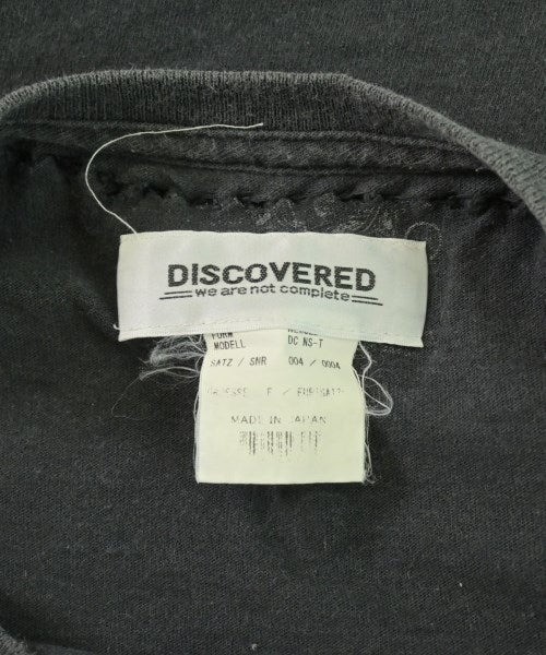 DISCOVERED เสื้อยืด/เสื้อท็อปส์