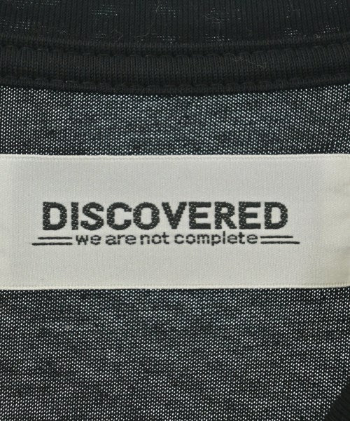 DISCOVERED เสื้อยืด/เสื้อท็อปส์