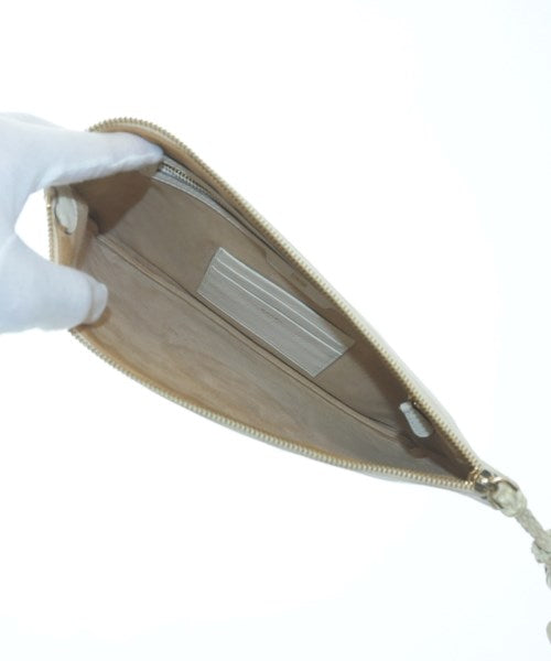 ANYA HINDMARCH คลัตช์