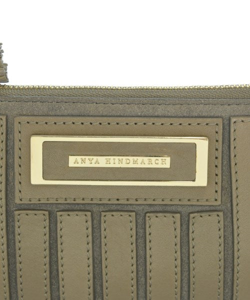 ANYA HINDMARCH คลัตช์