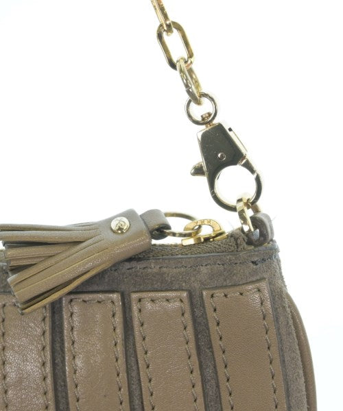 ANYA HINDMARCH คลัตช์