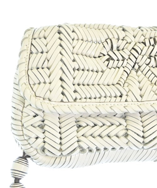 ANYA HINDMARCH คลัตช์