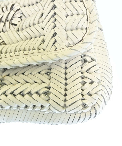 ANYA HINDMARCH คลัตช์