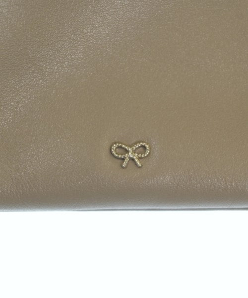ANYA HINDMARCH คลัตช์