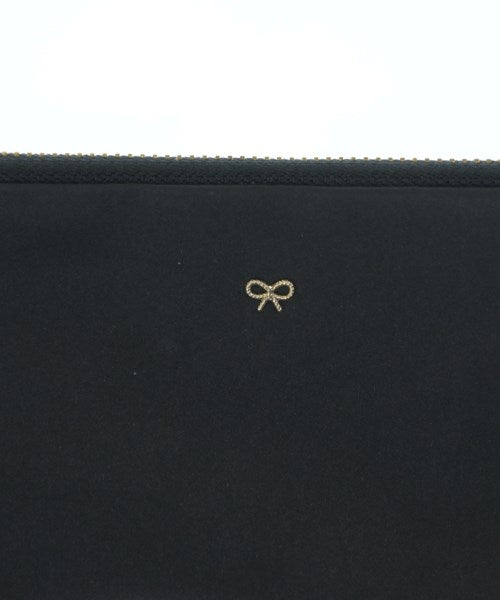 ANYA HINDMARCH คลัตช์