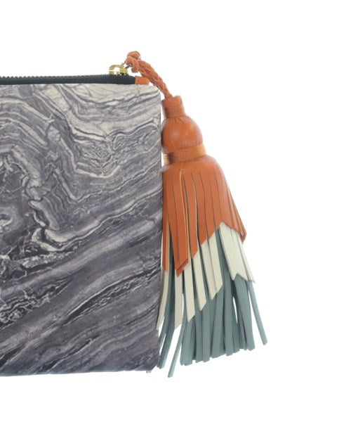 ANYA HINDMARCH คลัตช์