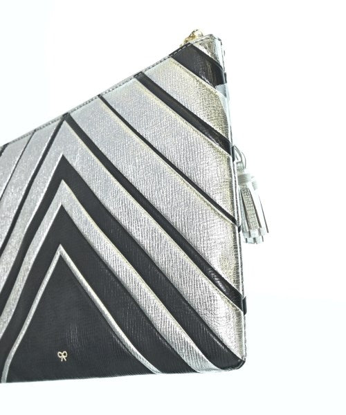ANYA HINDMARCH คลัตช์