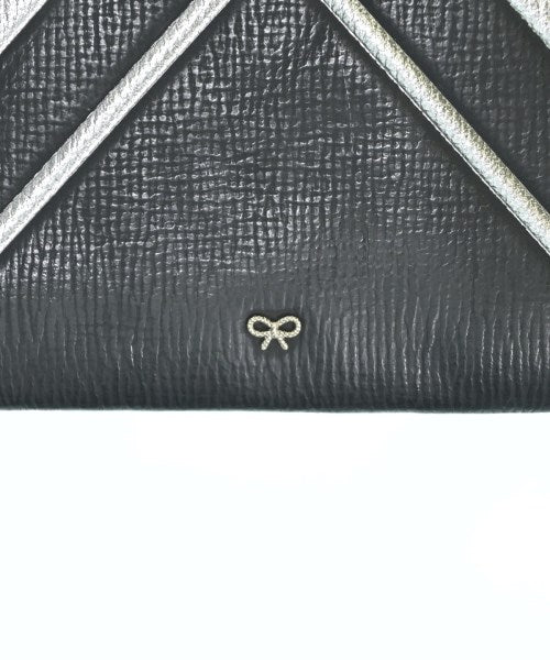ANYA HINDMARCH คลัตช์