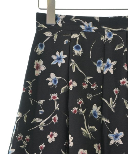 UNTITLED กระโปรงยาวถึงเข่า