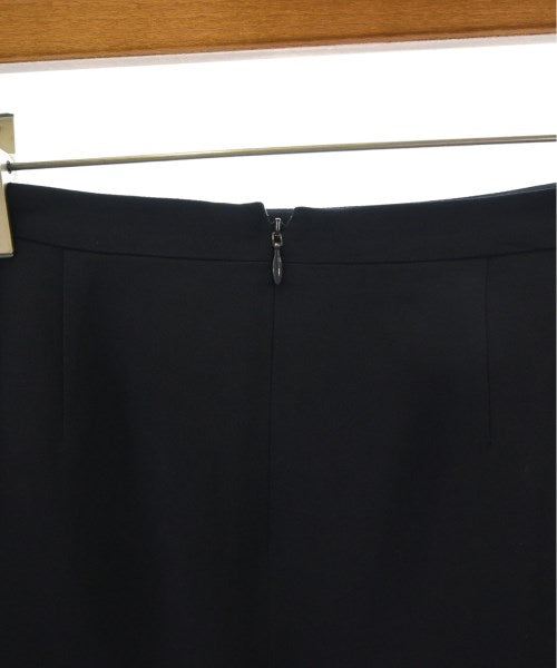 UNTITLED กระโปรงยาวถึงเข่า