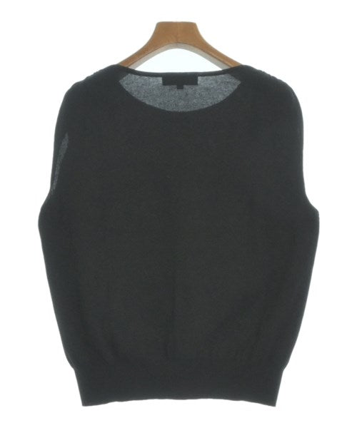 UNTITLED เสื้อแขนกุด